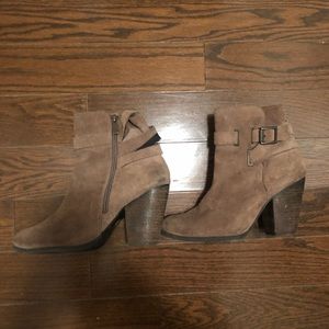 Vince Camuto Suede Zipper up bootie